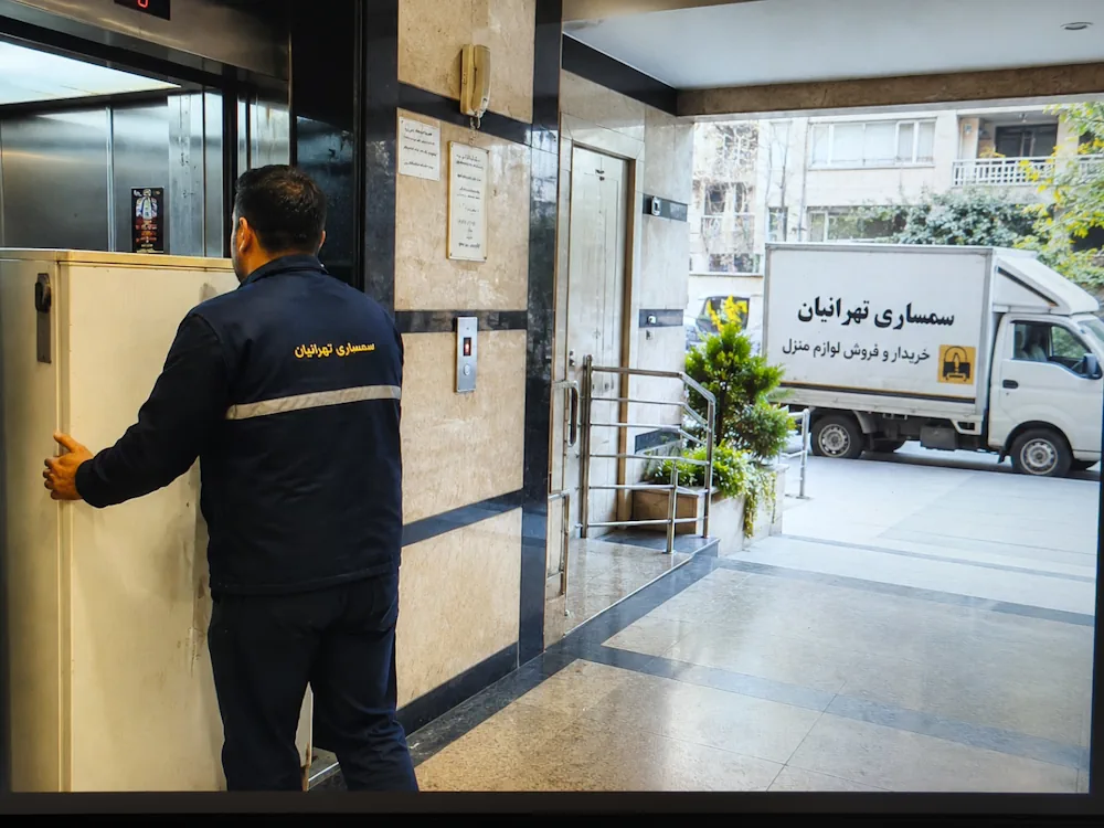 بررسی مسیر خروج وسایل از مجتمع‌های غرب تهران