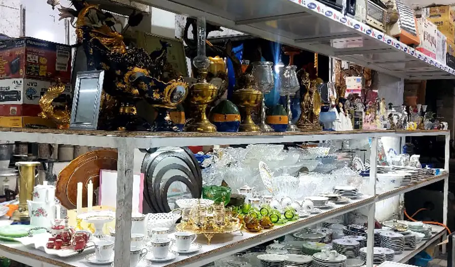 تصویری از لوازم آنتیک و خرده ریز منزل خریداری شده توسط سمساری تهرانیان